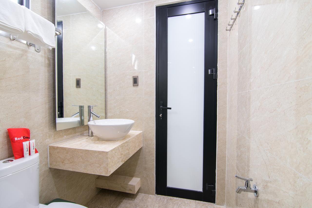 Reddoorz Plus @ Nguyen Trai Street Хошимин Экстерьер фото