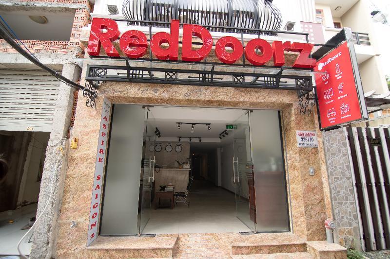 Reddoorz Plus @ Nguyen Trai Street Хошимин Экстерьер фото